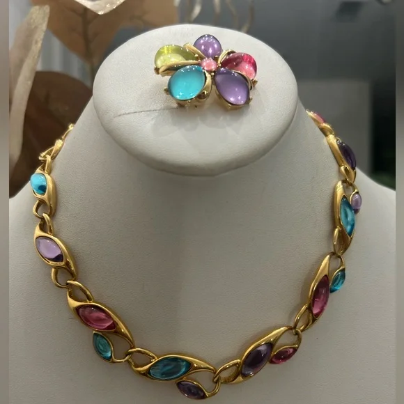 Signed Vintage TRIFARI TM Pastel Link Necklace Bracelet & Brooch Set - Picture 1 of 4